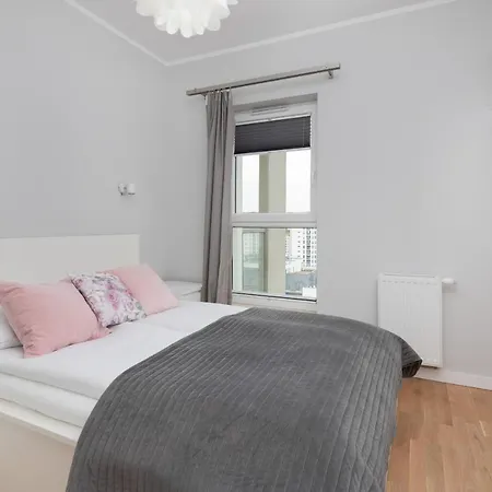 Spacious Aleja Rzeczypospolitej With Balcony By Renters * Gdansk