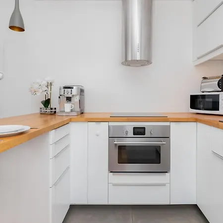 Spacious Aleja Rzeczypospolitej With Balcony By Renters Apartment Gdansk